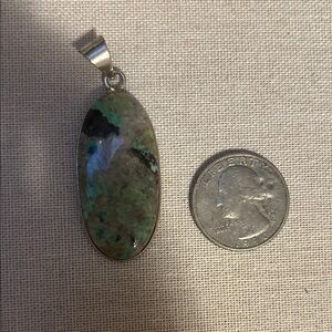 Elegant Green and Black Pendant Necklace